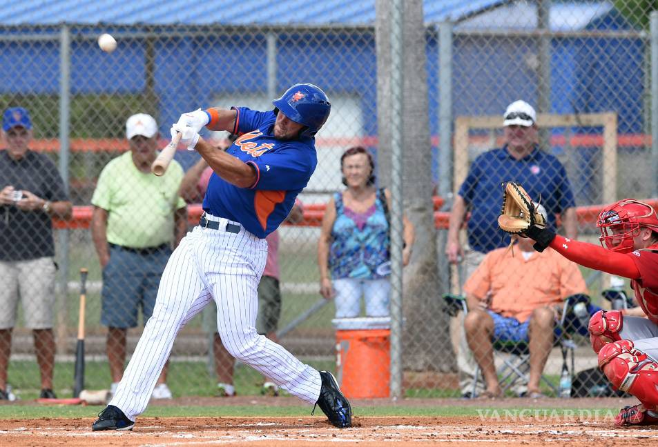 Tim Tebow conectó su primer home run con Mets