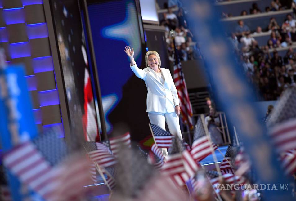 Clinton acepta la nominación para convertirse en la primera Presidenta de EU