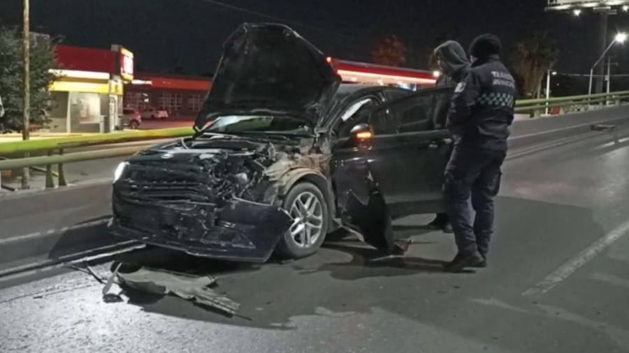 Elementos de Tránsito Municipal cerraron la circulación para evitar un segundo percance.