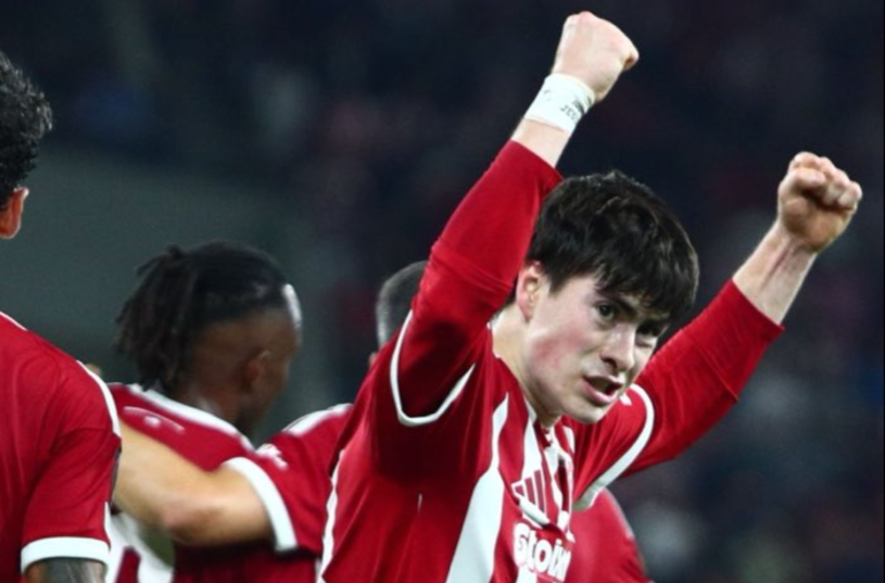 El mexicano tuvo participación ofensiva durante el encuentro y dejó su nombre en el marcador en su primer partido continental con el Olympiacos.