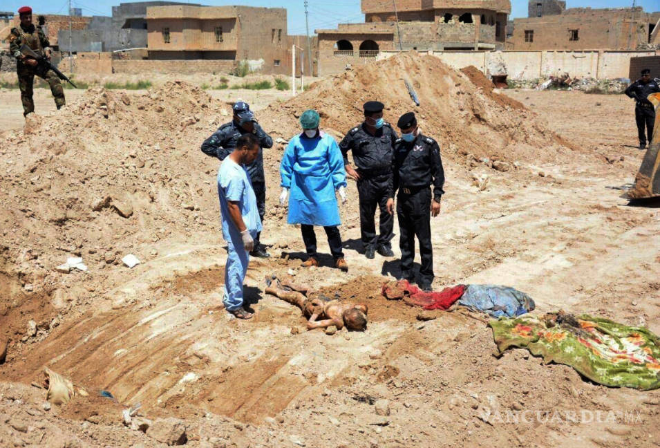$!El Estado Islámico enterró a miles en decenas de fosas a lo largo de Siria e Irak