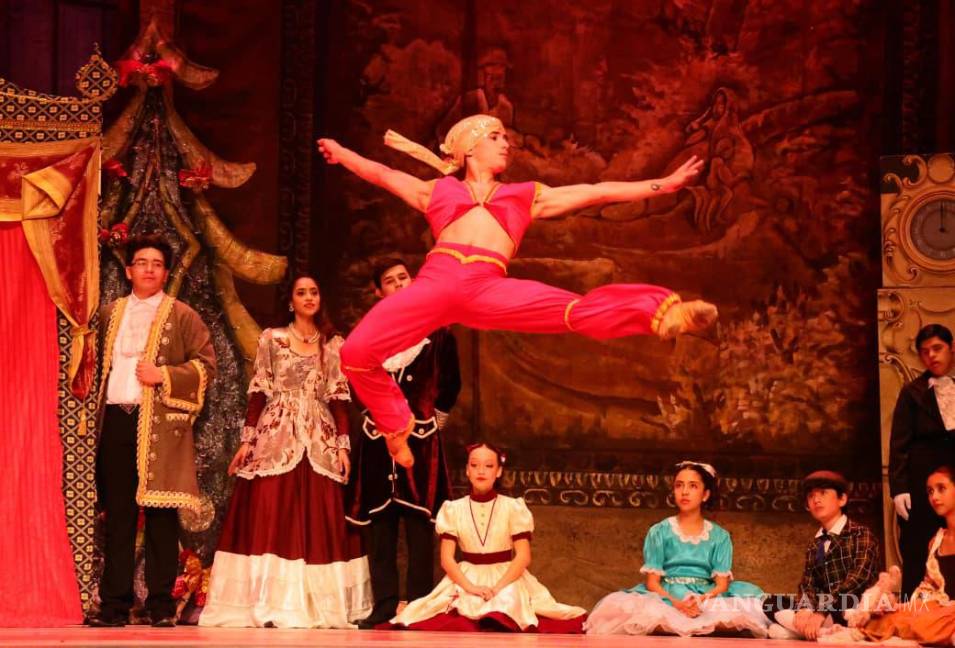 $!La colaboración entre la Secretaría de Cultura de Coahuila y el IMCS permitió acercar un espectáculo de talla internacional a las familias de Saltillo.