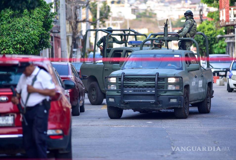 $!ACAPULCO, GUERRERO, 07JUNIO2024.- Casimiro Vega Galeana, ex funcionario del Ayuntamiento de Acapulco e integrante de Morena, fue atacado a balazos por un comando armado afuera de su casa. El político resultó herido por lo que fue trasladado a un hospital en donde minutos después perdió la vida. Casimiro Vega ocupó varios cargos en el ayuntamiento de Acapulco tales como: Director Comercial de la Comisión de Agua Potable y Alcantarillado del Municipio de Acapulco, y ex Oficial del Registro Civil. FOTO: CARLOS CARBAJAL/CUARTOSCURO.COM