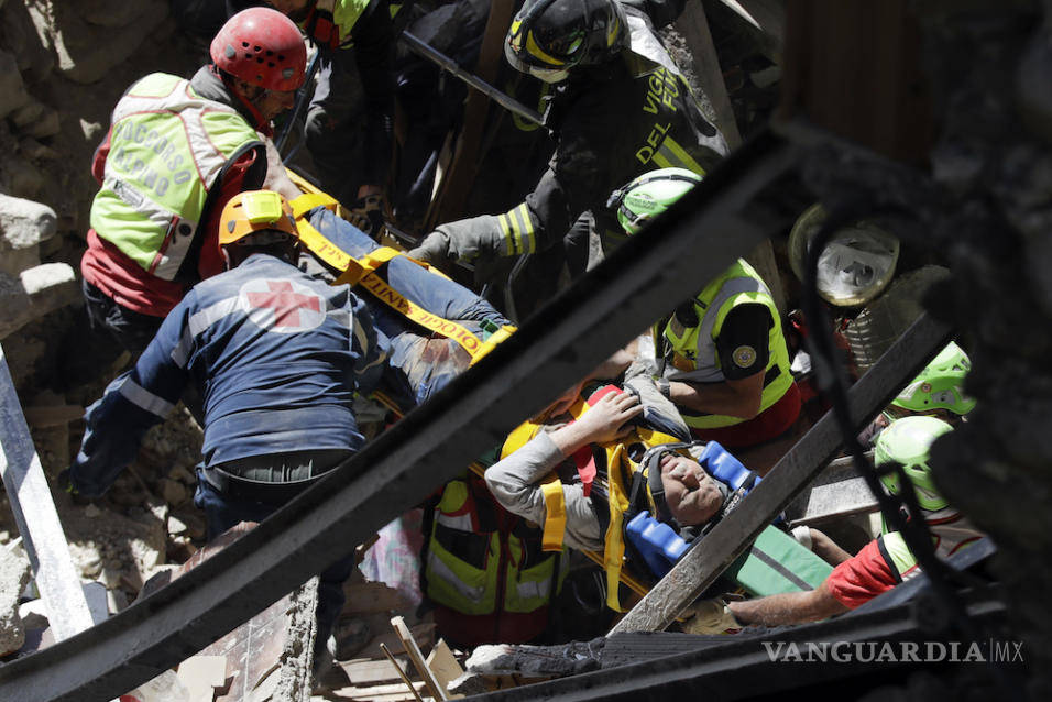 $!Asciende a 73 el número de víctimas por el terremoto en Italia