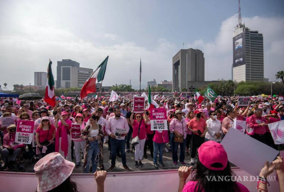 Así toman las calles y plazas miles de mexicanos para defender al INE (Fotos)