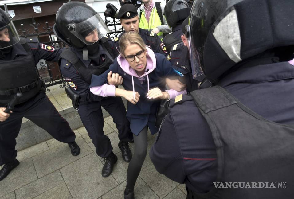 $!600 manifestantes son detenidos en Moscú