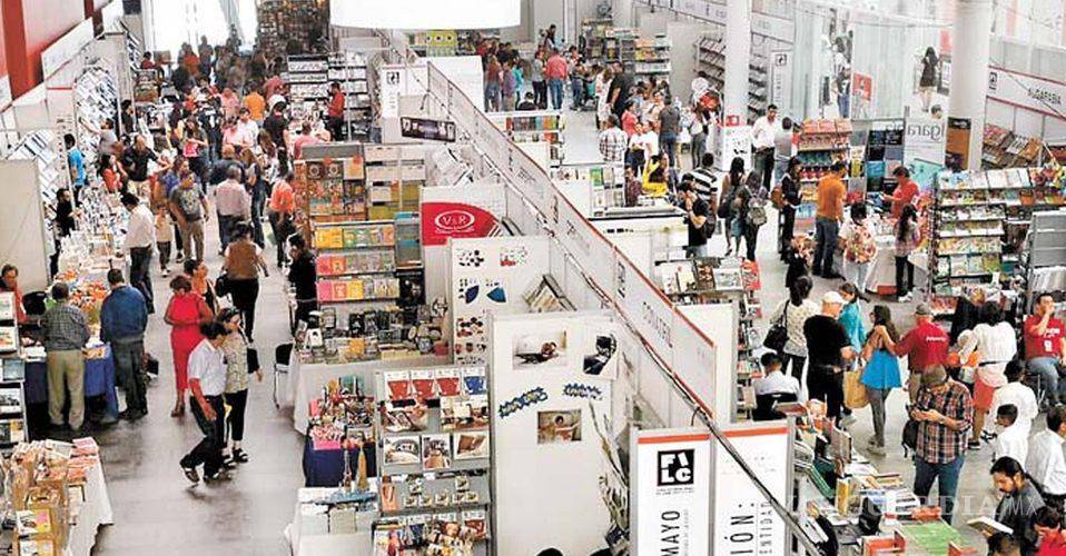 $!La gente llenaba los pasillos en pasadas ediciones de la FILC.