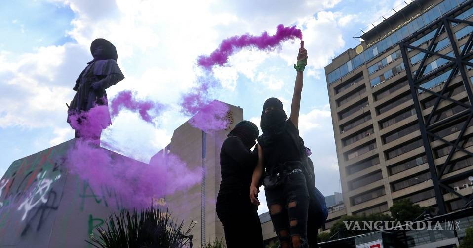 $!Mujeres protestan contra feminicidios e impunidad, en la CDMX