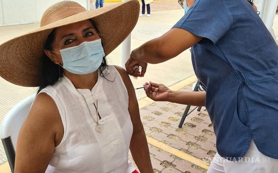 Regidora de Morena en Acapulco presume que fue vacunada contra el COVID-19