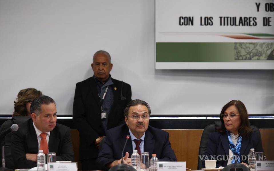 Director de Pemex defiende cierre de ductos ante legisladores