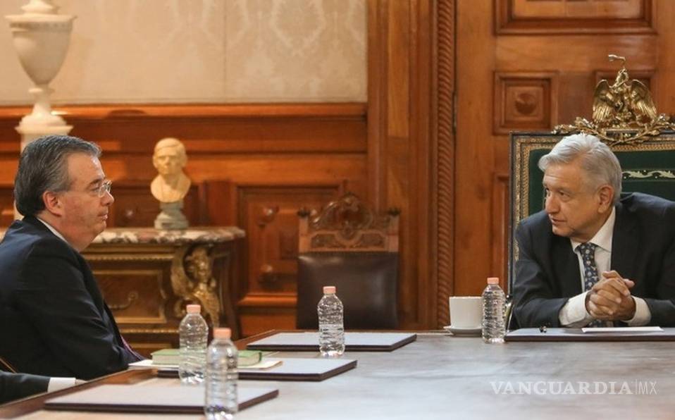 AMLO se reúne con Alejandro Díaz de León, gobernador de Banxico, por depreciación del peso