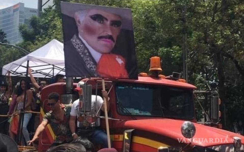 Llevan a la marcha gay a ¡Vicente Fernández"