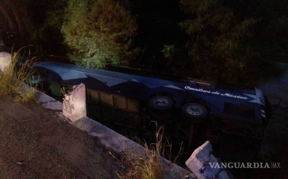 $!Vuelca autobús en Nuevo León, mueren siete; hay 14 lesionados