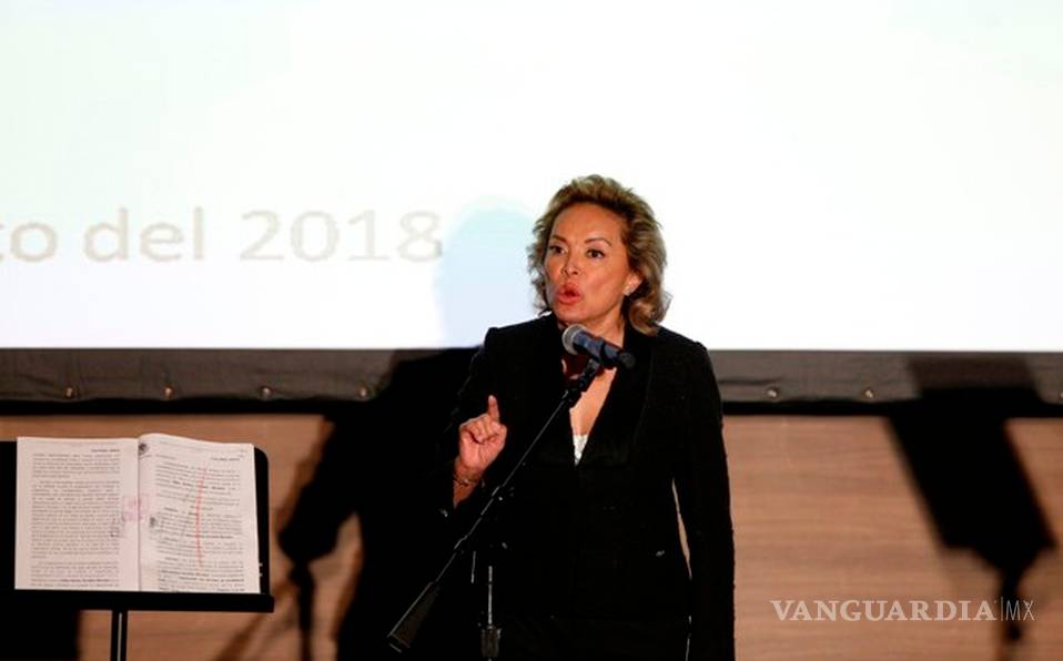 ‘Sin consultas a la AMLO’, Elba Esther va por el SNTE