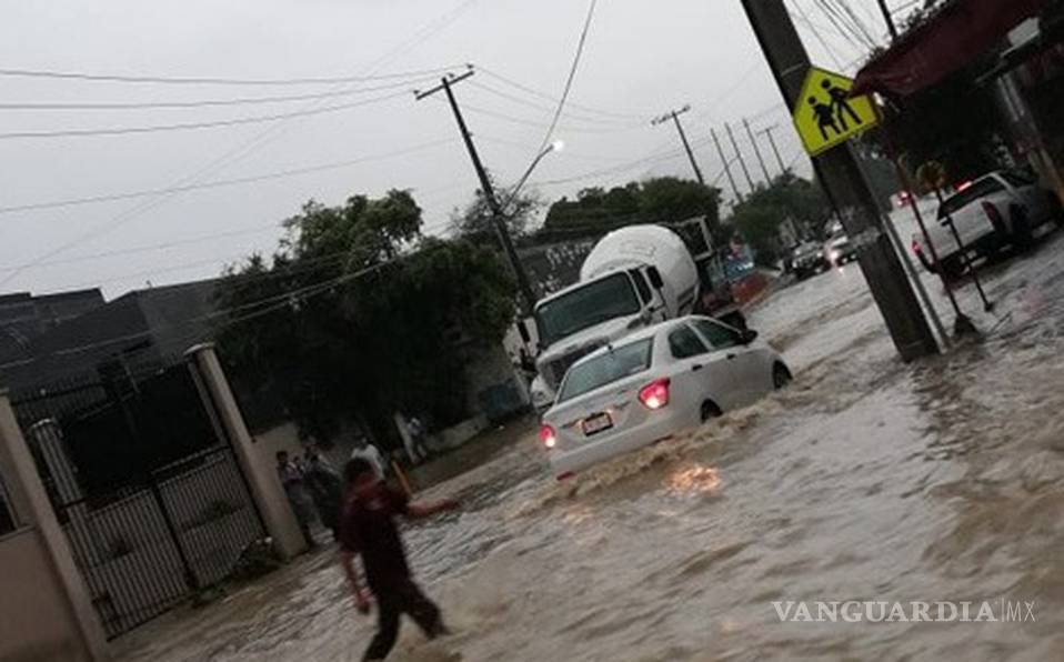 $!Inundan lluvias sectores de Nuevo León