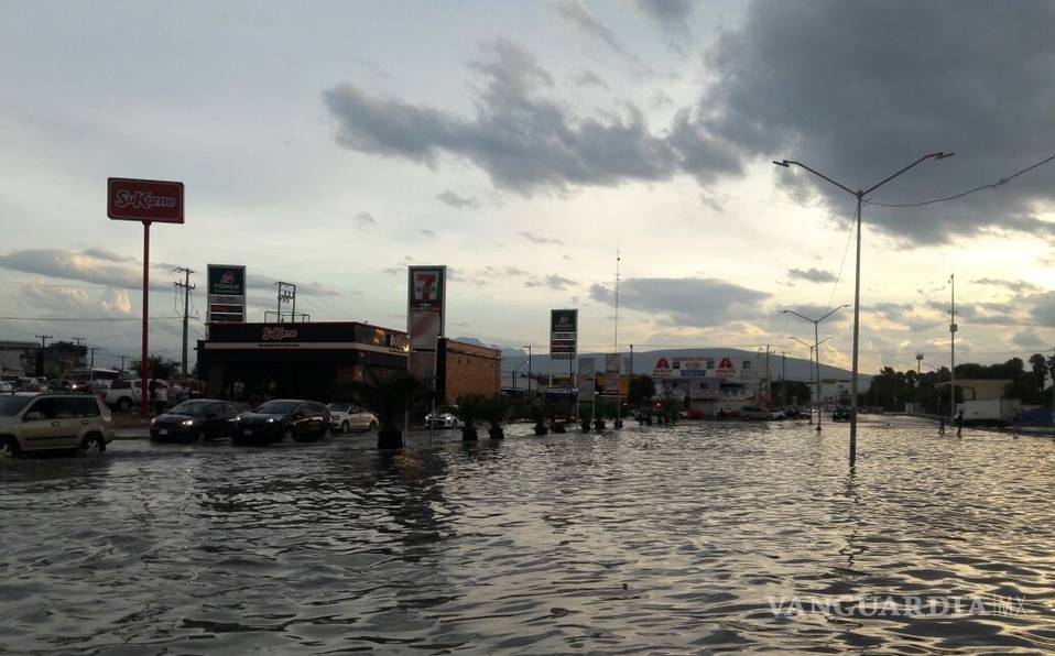 Encharcamientos, inundaciones y deslaves se presentan en varios puntos de Nuevo León