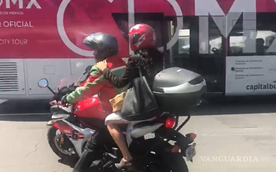 Exhiben a secretario del Trabajo de AMLO circulando en sentido contrario