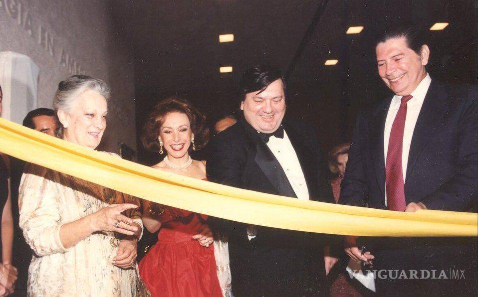 $!Inauguración de MARCO, junio 1991. Márgara Garza Sada de Fernández, Ma. Eugenia Santos, Diego y el ex gobernador Jorge Treviño.