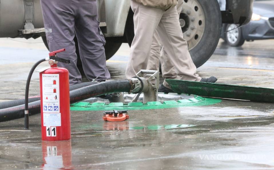 $!Continúa desabasto de gasolina en Nuevo León; autoridades lo niegan
