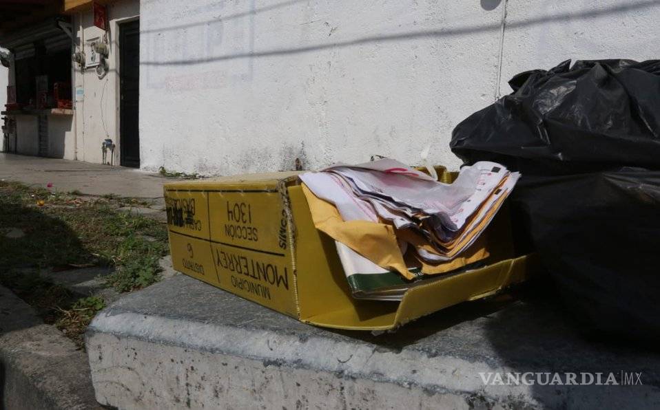 $!Hallan un paquete electoral en la basura; CEE lo minimiza