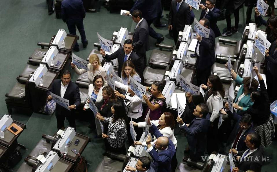 PAN protagoniza la primera protesta de la 64 Legislatura en San Lázaro