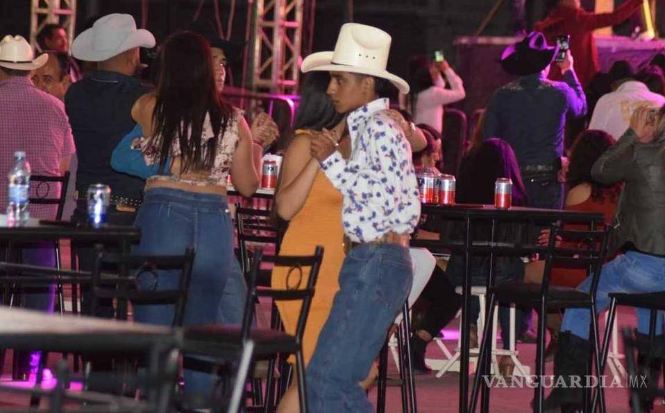 $!¿Y la pandemia?, bien gracias; hacen baile masivo en Aguascalientes