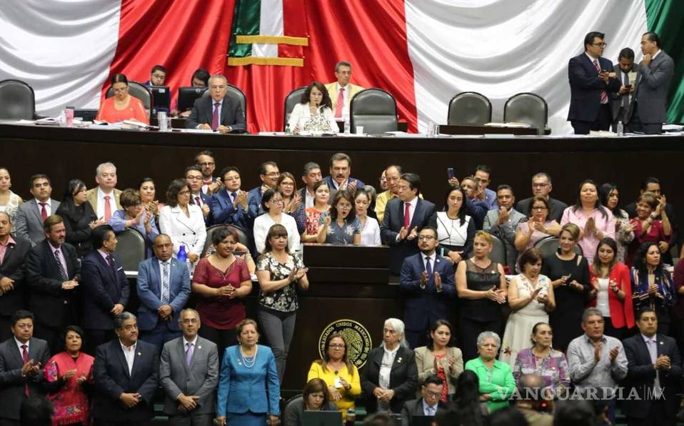 Diputados avalan reforma educativa; está 'envenenada', dicen panistas
