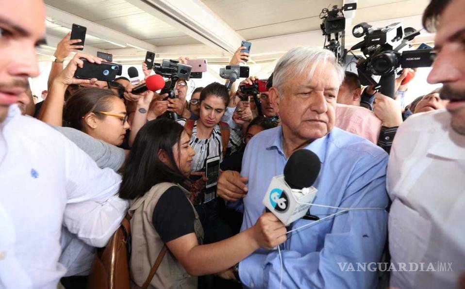 $!AMLO molesto se enfrenta con reporteros: “Parecen la prensa fifí”