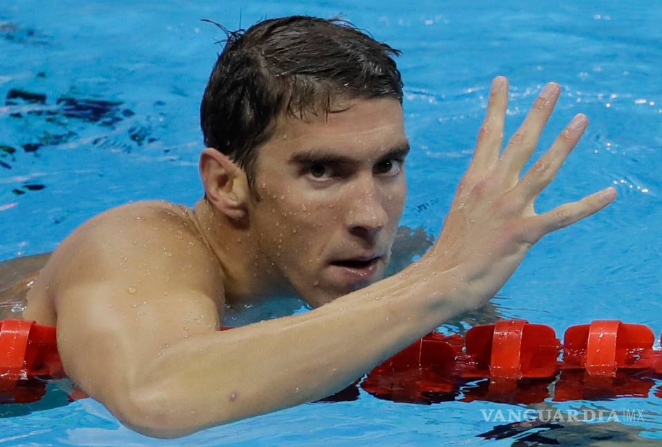 Michael Phelps consigue su medalla de oro 22 al ganarle el duelo a Lochte en los 200 combinado