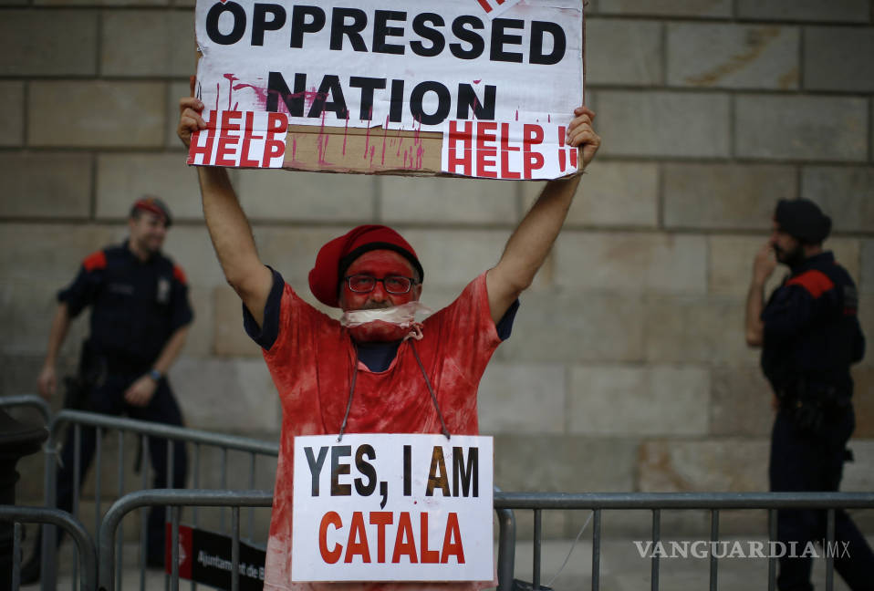 $!Buscan líderes catalanes impedir que el gobierno español asuma el de Cataluña