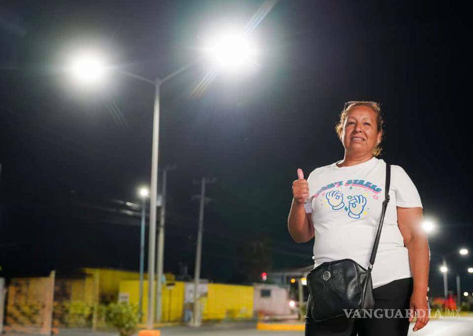 $!Cuadrillas municipales operan de manera permanente para atender reportes y dar mantenimiento al sistema de alumbrado público en Ramos Arizpe.