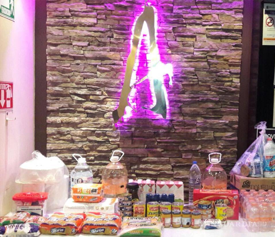 $!'Table dance' de Monterrey es un exitoso centro de acopio para damnificados del sismo