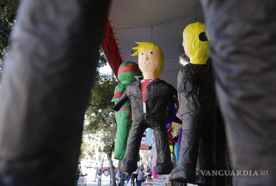Festejan en EU el 5 de mayo con piñatas de Trump