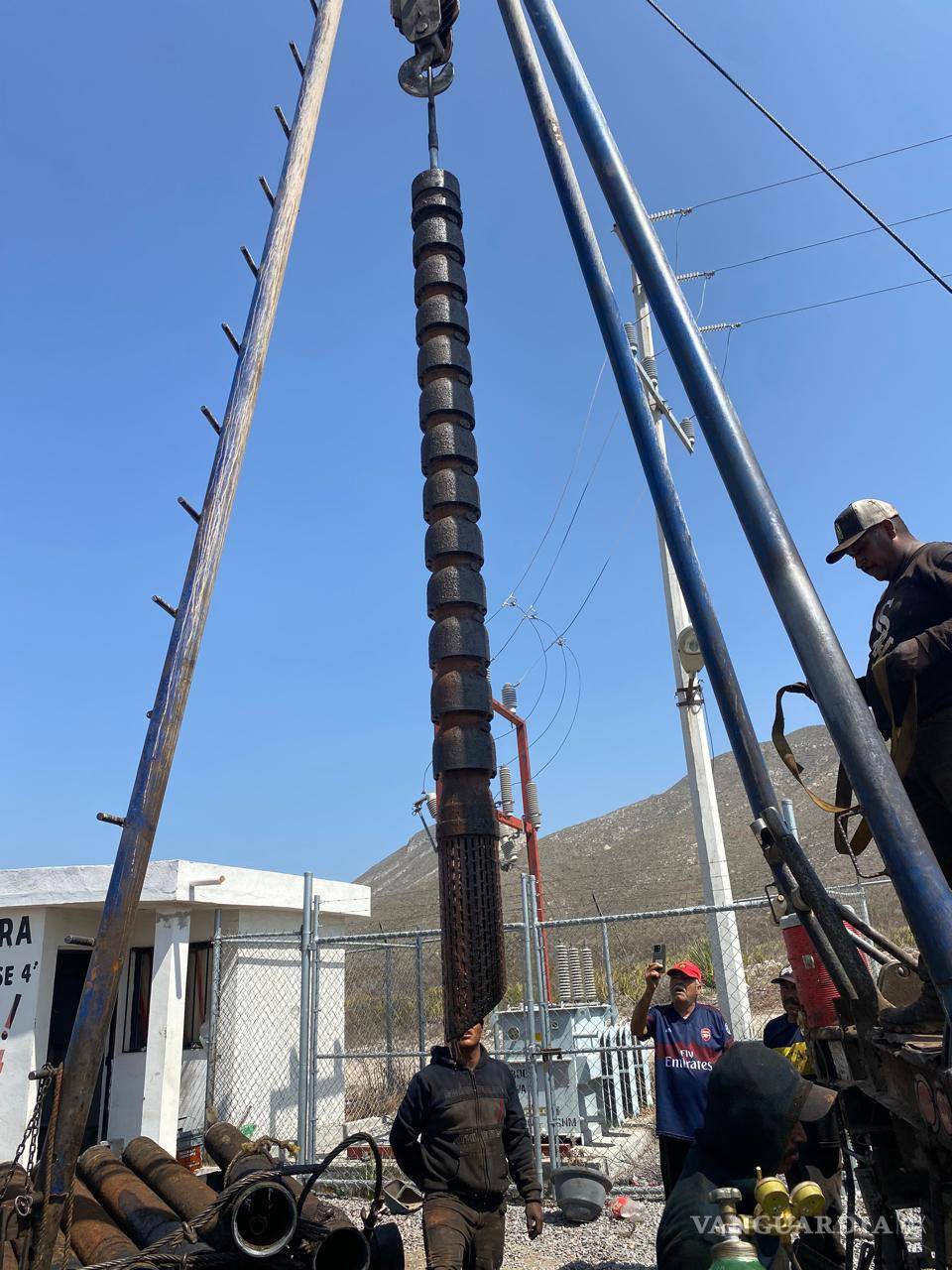 $!Dan mantenimiento a pozos que abastecen a la ciudad.