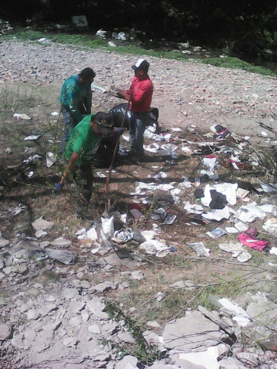 $!Convierten saltillenses en basureros los arroyos