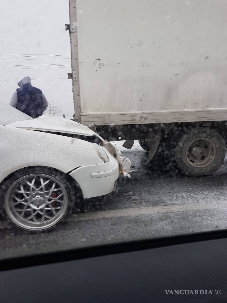 $!Hielo y velocidad: una mala combinación en libramiento Oscar Flores Tapia