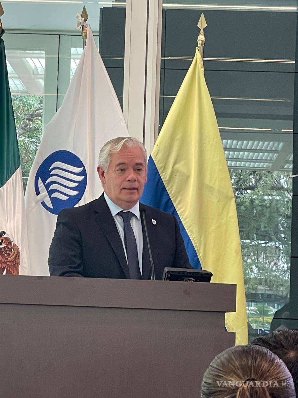 $!Mario Adrián Flores, vicepresidente de la región Monterrey del Tec de Monterrey, habla este martes durante una rueda de prensa en la ciudad de Monterrey.