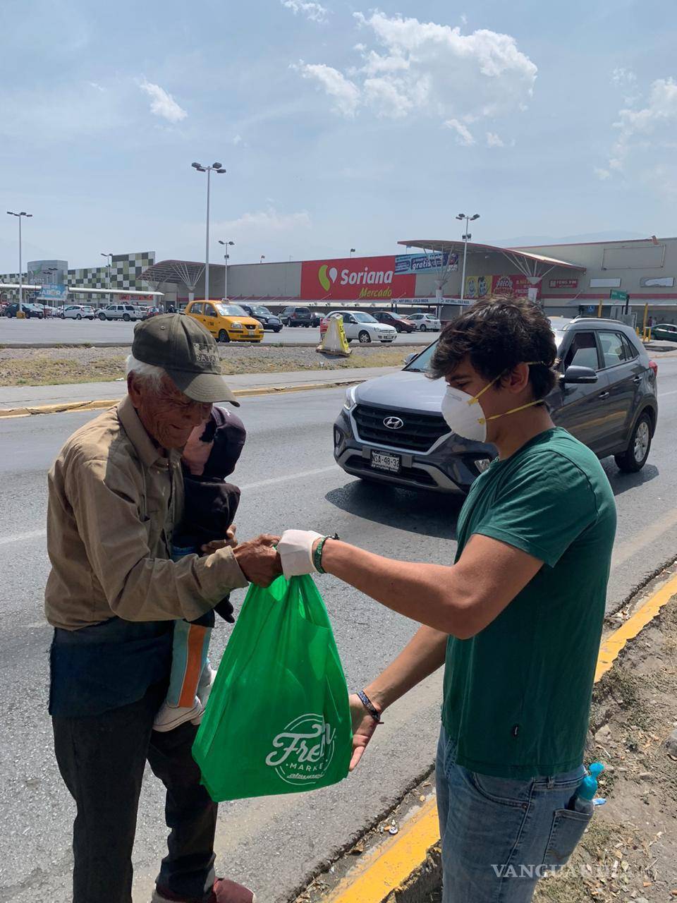 $!Jóvenes de Saltillo se solidarizan para apoyar a los más necesitados