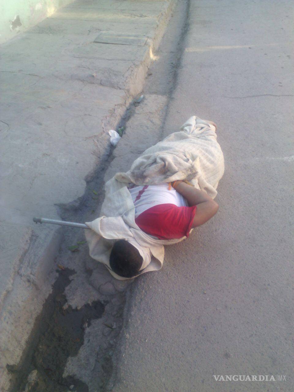 $!Encuentran cadáver estrangulado y encobijado en Torreón