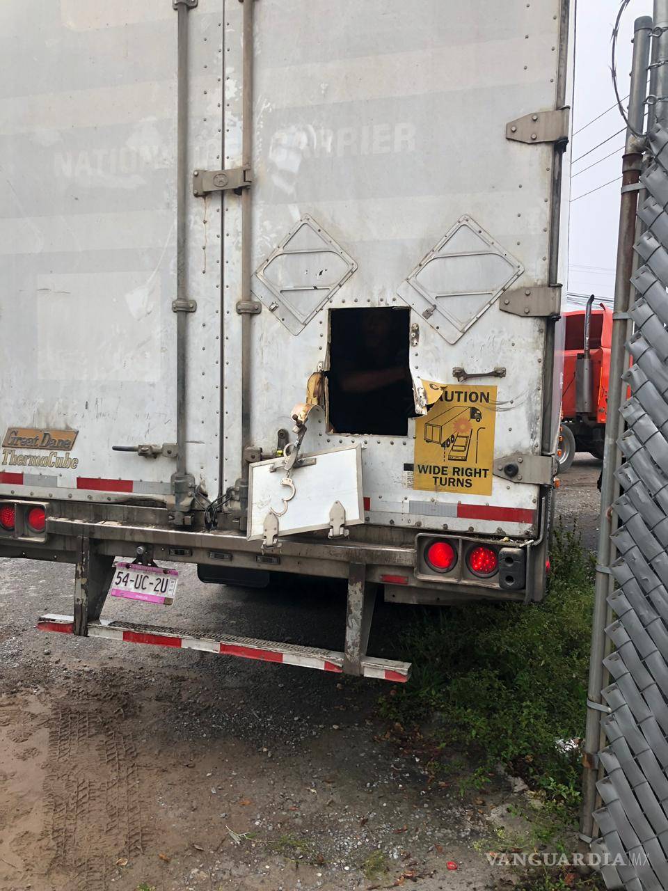 $!Viola Instituto Nacional de Migración derechos de migrantes hallados en tráiler: Casa del Migrante de Saltillo