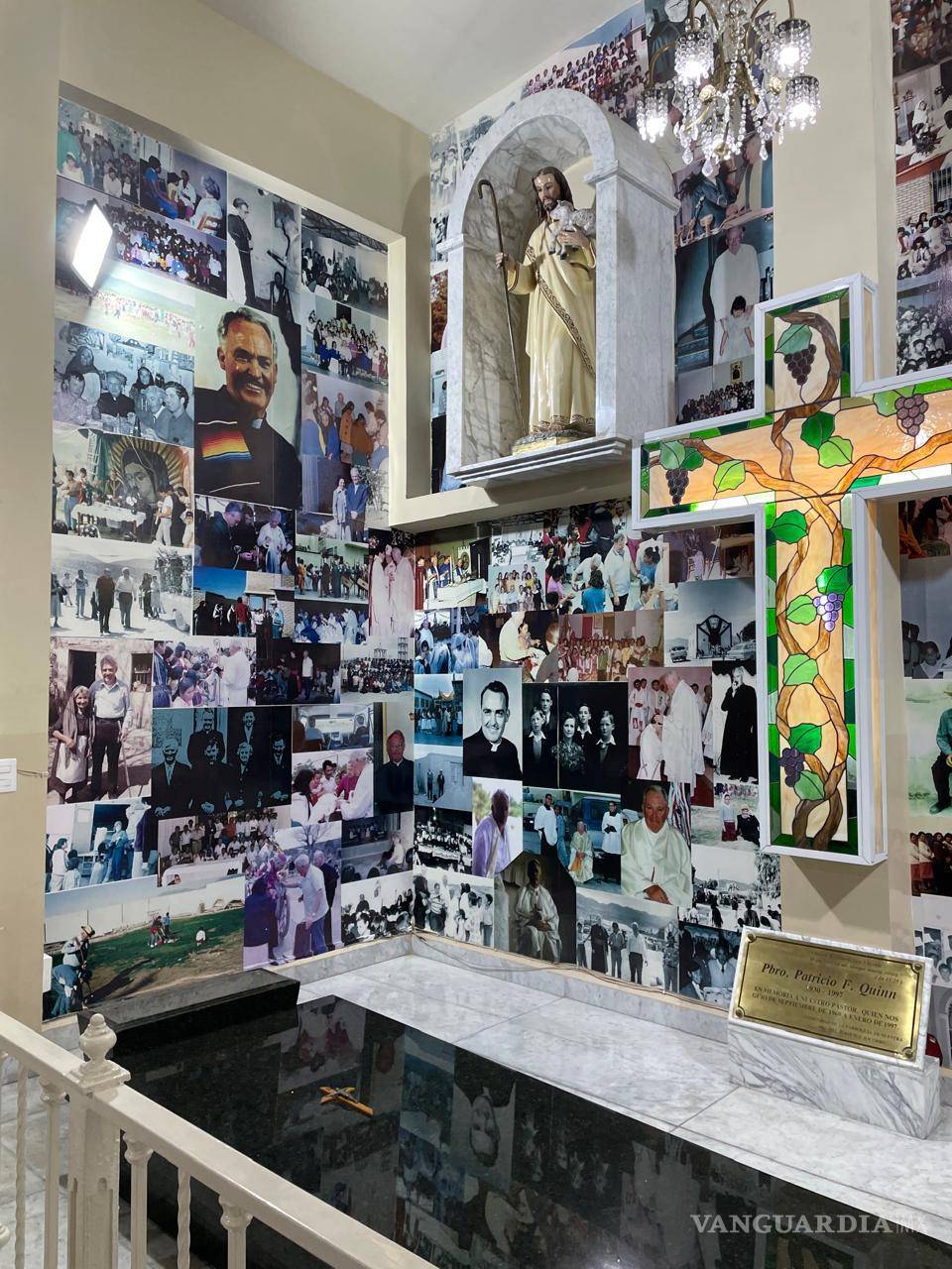 $!Tumba del padre Patrick Quinn Martin, en la iglesia del Perpetuo Socorro.