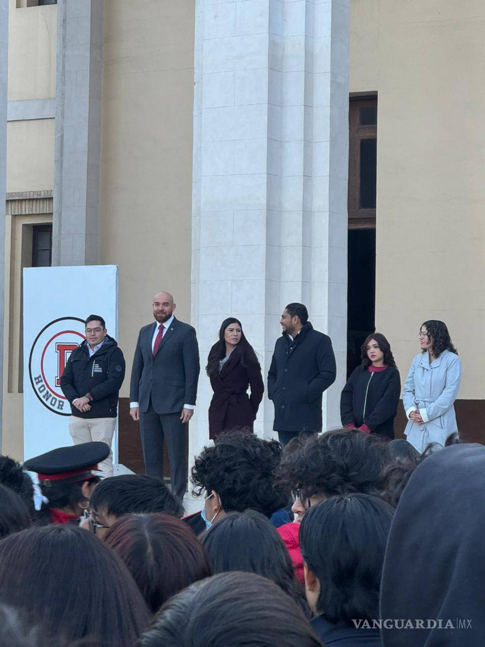 $!El acto contó con la presencia de Josué Eli Garza Carrales, Oficial Mayor de la Universidad Autónoma de Coahuila, quien asistió en representación del rector Octavio Pimentel.