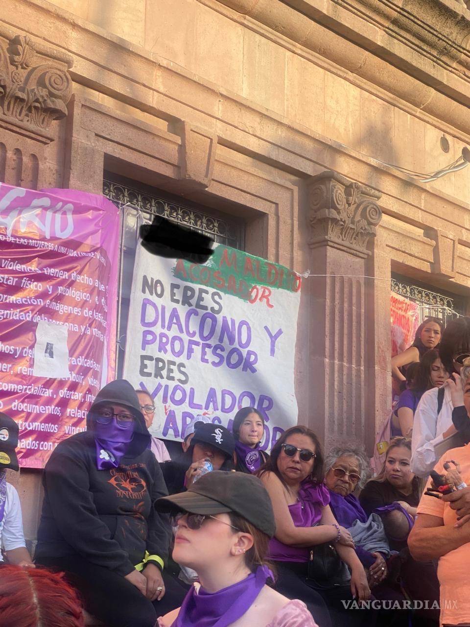 $!Oralia Fernández, madre de S.A. acudió a la pasada marcha del 8M para exponer el caso que sufrió su hija.