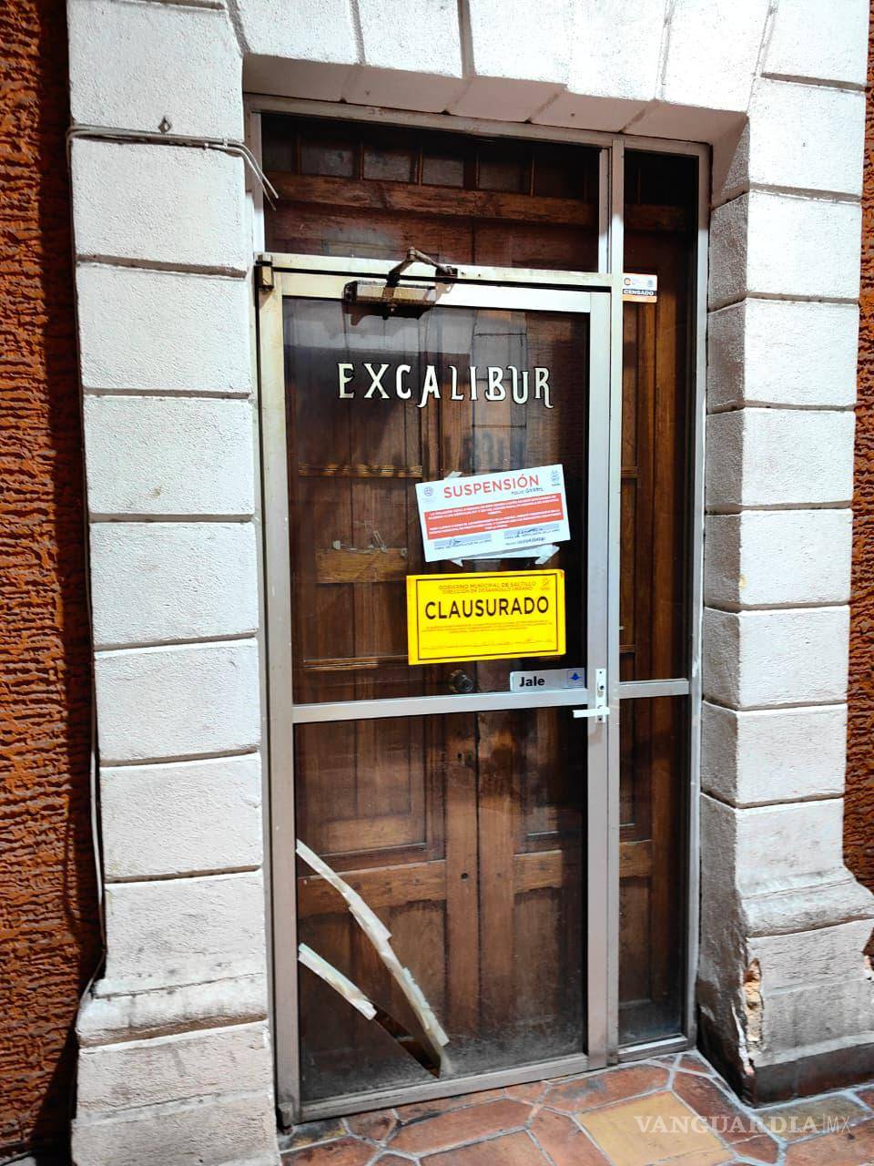 $!El bar Excalibur fue clausurado tras detectarse irregularidades en materia de Protección Civil, Desarrollo Urbano y exceso de ruido.