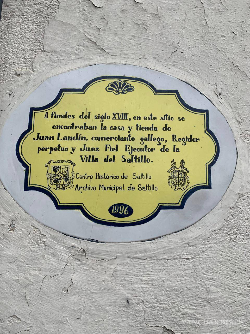 $!Placa de talavera en una de las paredes de la tienda de Juan Landín. Juárez y Allende.