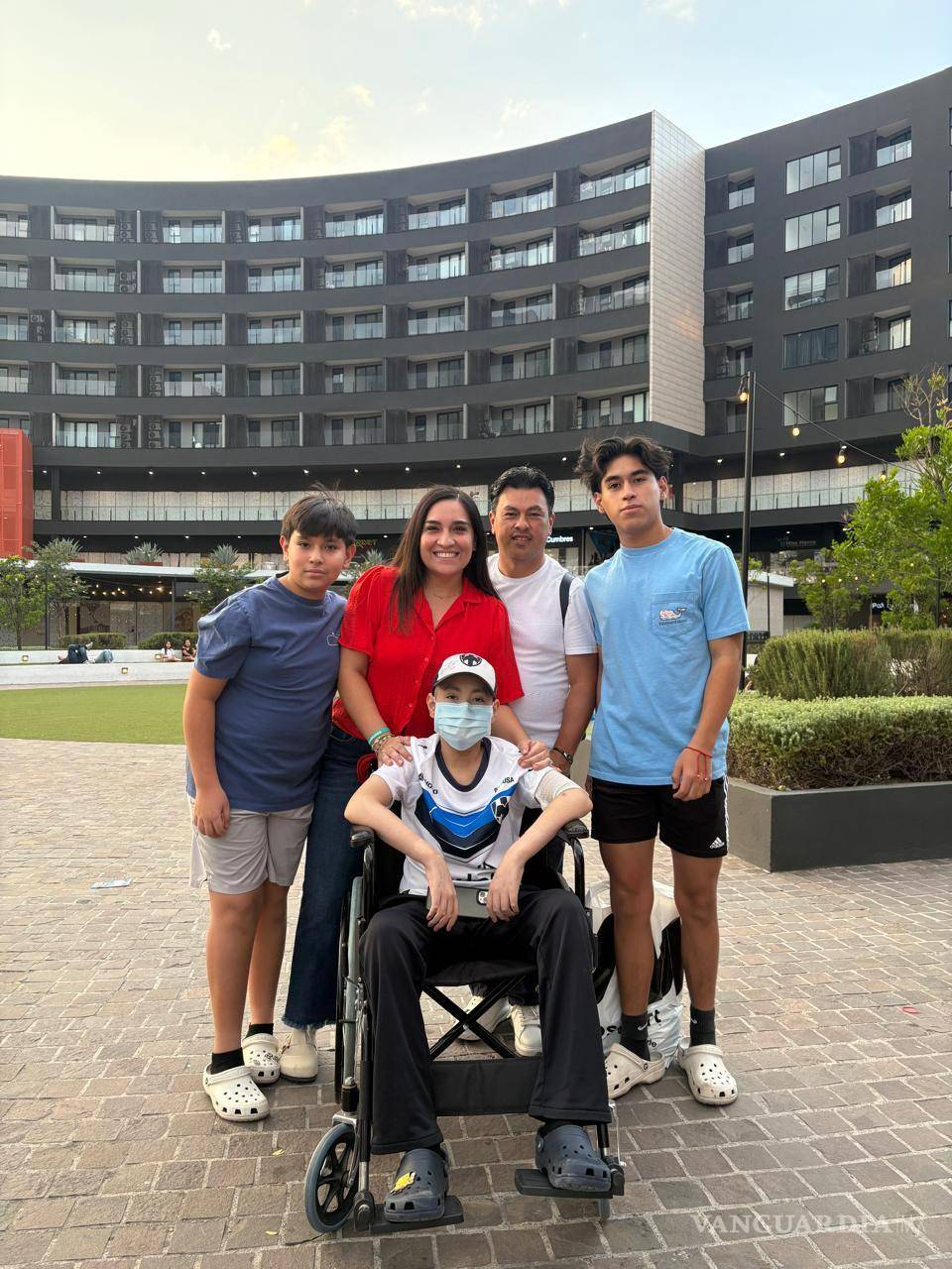 $!La campaña para apoyar al adolescente tiene una meta de 2 millones de pesos para cubrir gastos médicos, traslado y estancia.