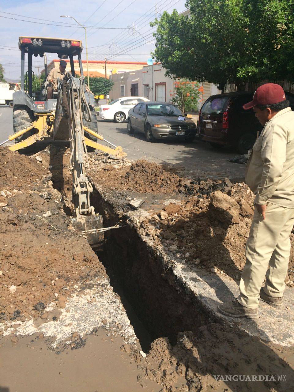 $!Repone Simas Torreón colector colapsado en el centro de la ciudad