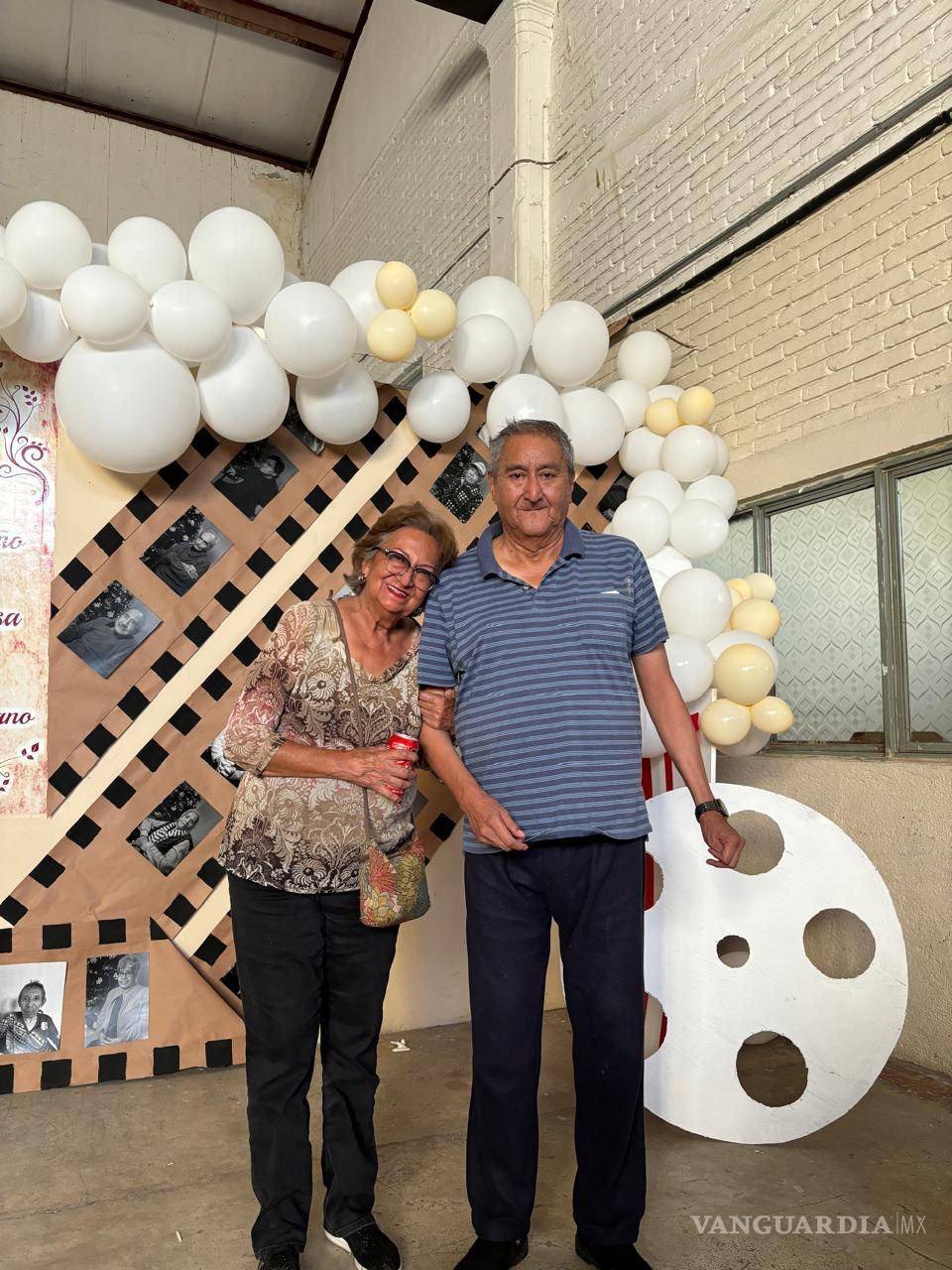 $!Momentos de reflexión y unión durante la ceremonia en Cáritas, enfocada en la importancia del afecto hacia los adultos mayores.