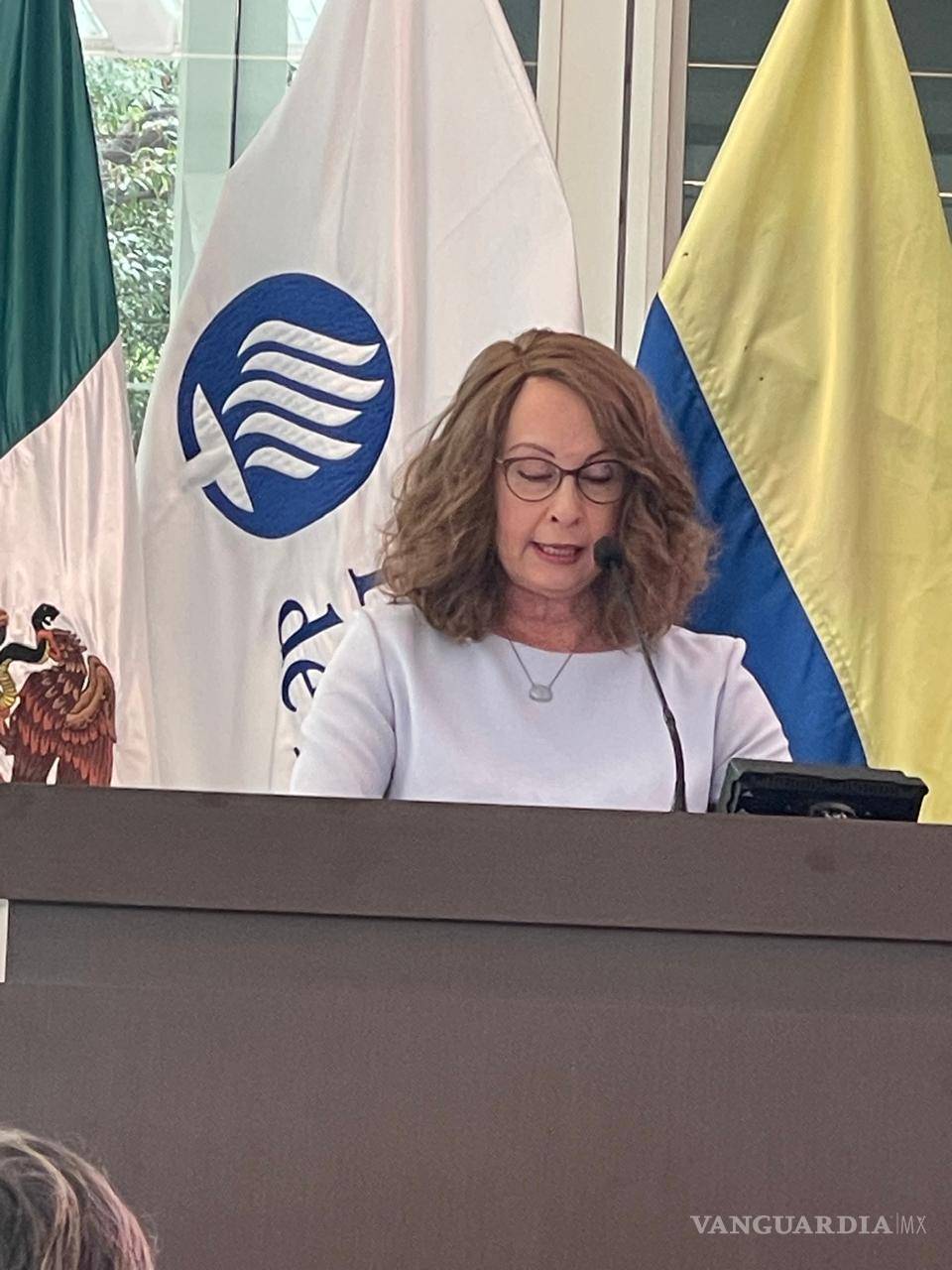 $!La presidenta de la Feria Internacional del Libro (FIL) de Monterrey, Carmen Junco, habla este martes durante una rueda de prensa en la ciudad de Monterrey.