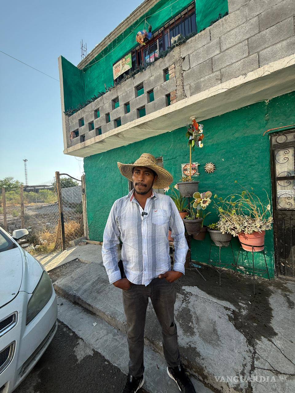 $!Carlos viaja desde Zimapantongo para vender artesanías y preservar tradiciones.